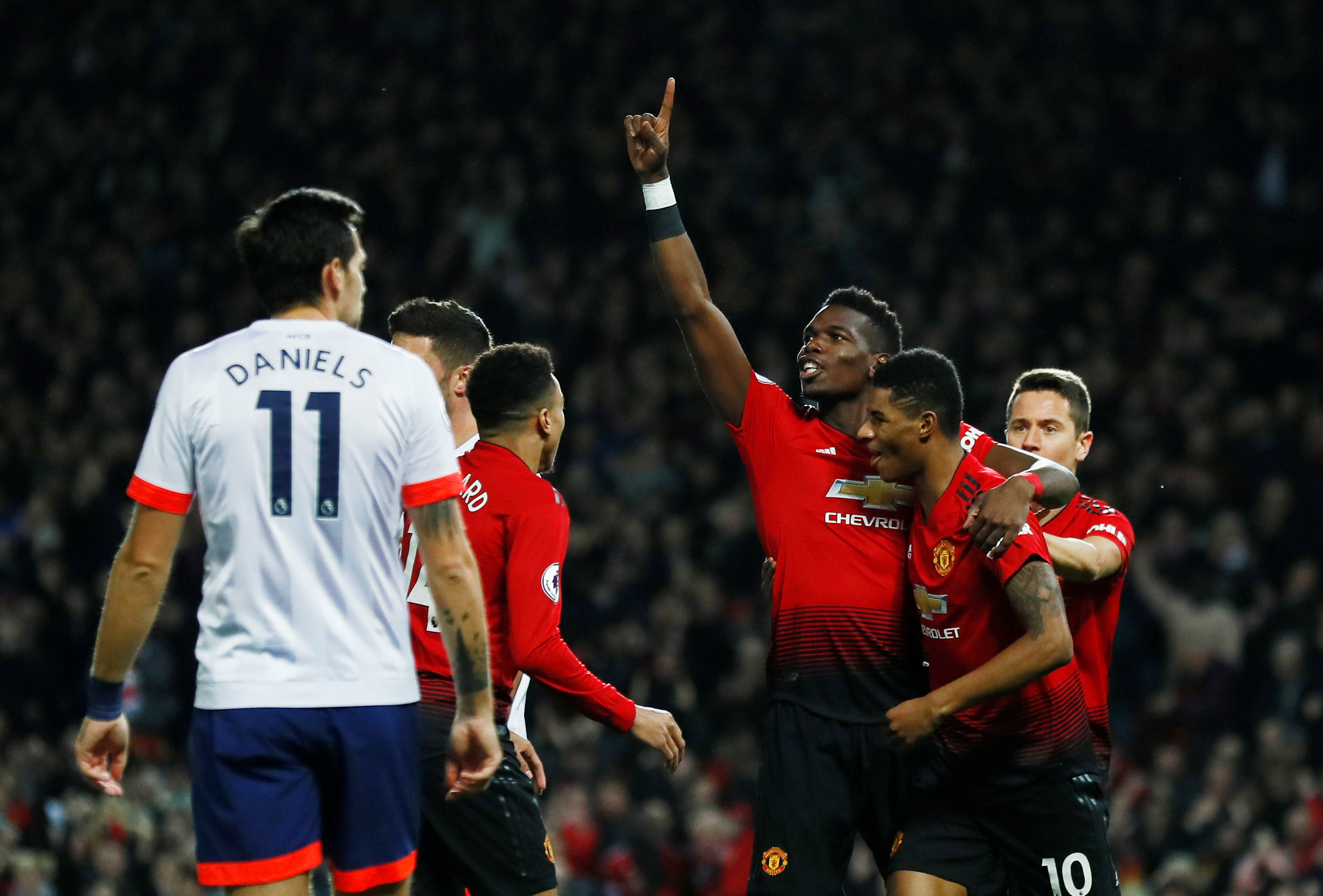 广东授牌164所游泳推广学校,要求过半中学生能游百米.